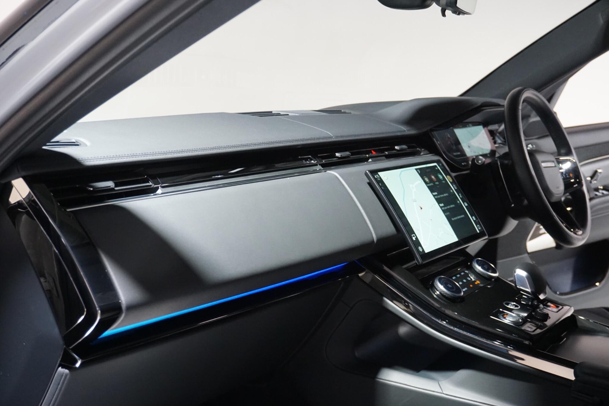 Land Rover Range Rover Sport 3.0 D300 MHEV Dynamic SE SUV 5dr Diesel Auto 4WD Euro 6 (s/s) (300 ps)